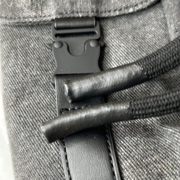 Urban Revivo Laid flat measures 17”x15” & depth 7”. - Picture 7 of 16